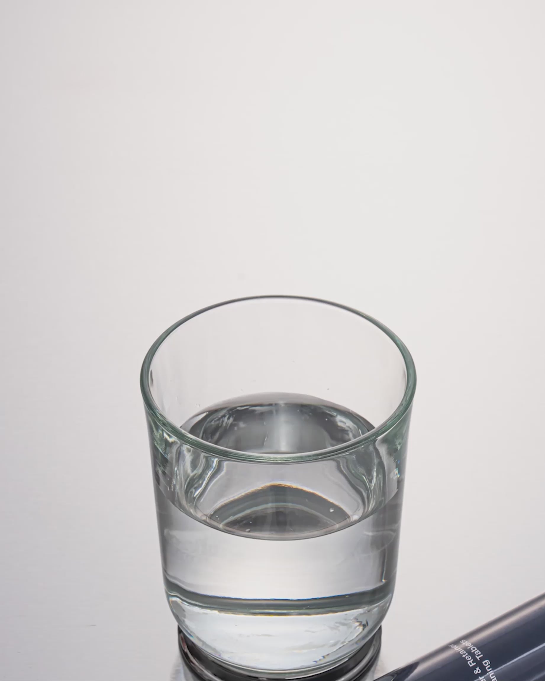 Load video: Aligner &amp; Retainer Cleaning Tablets